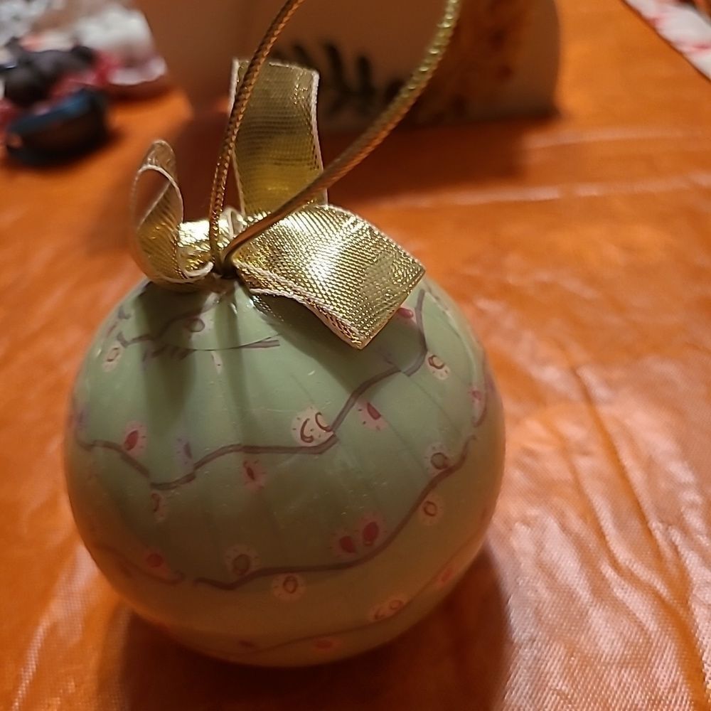 MAKE AN OFFER, Please! Tigger Christmas Ball Ornament - Picture 3 of 6